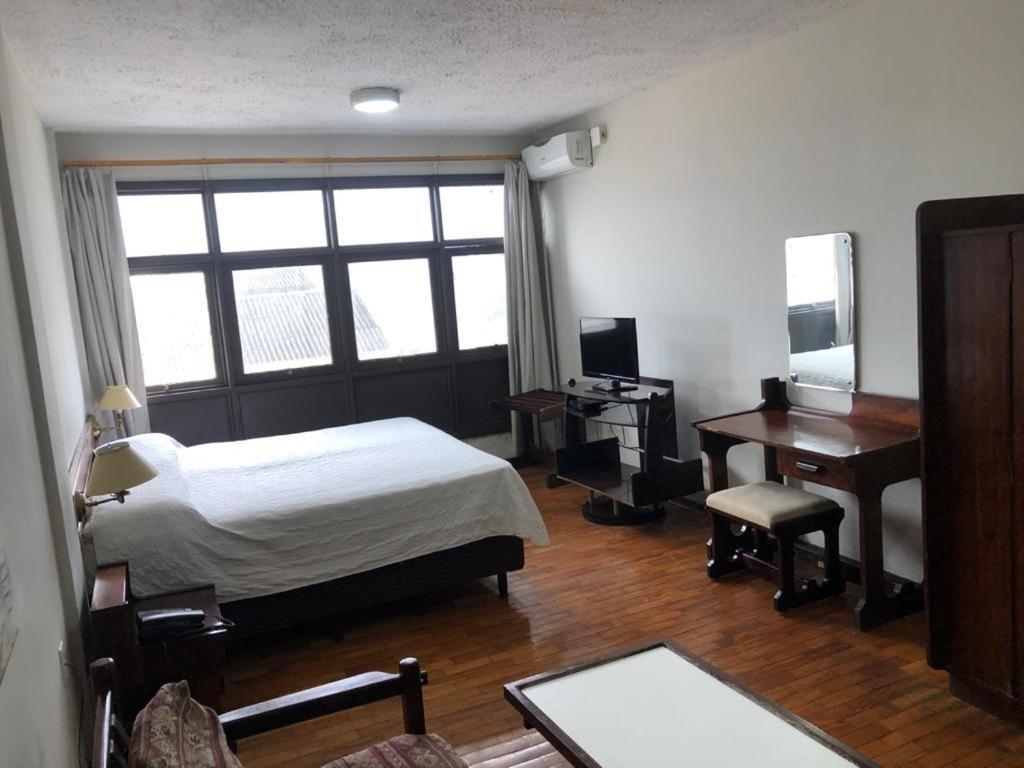 Hotel Estoril Пелотас Екстериор снимка