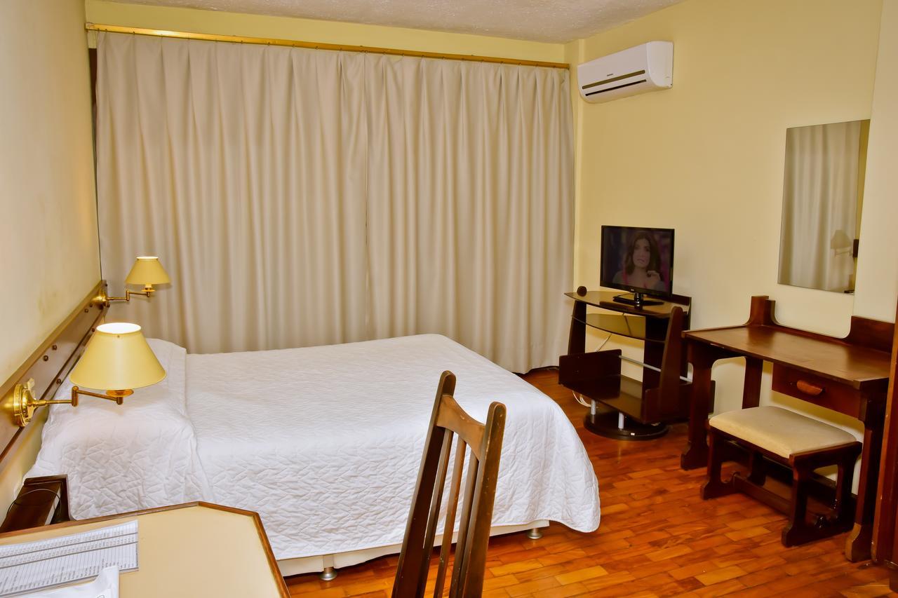 Hotel Estoril Пелотас Екстериор снимка